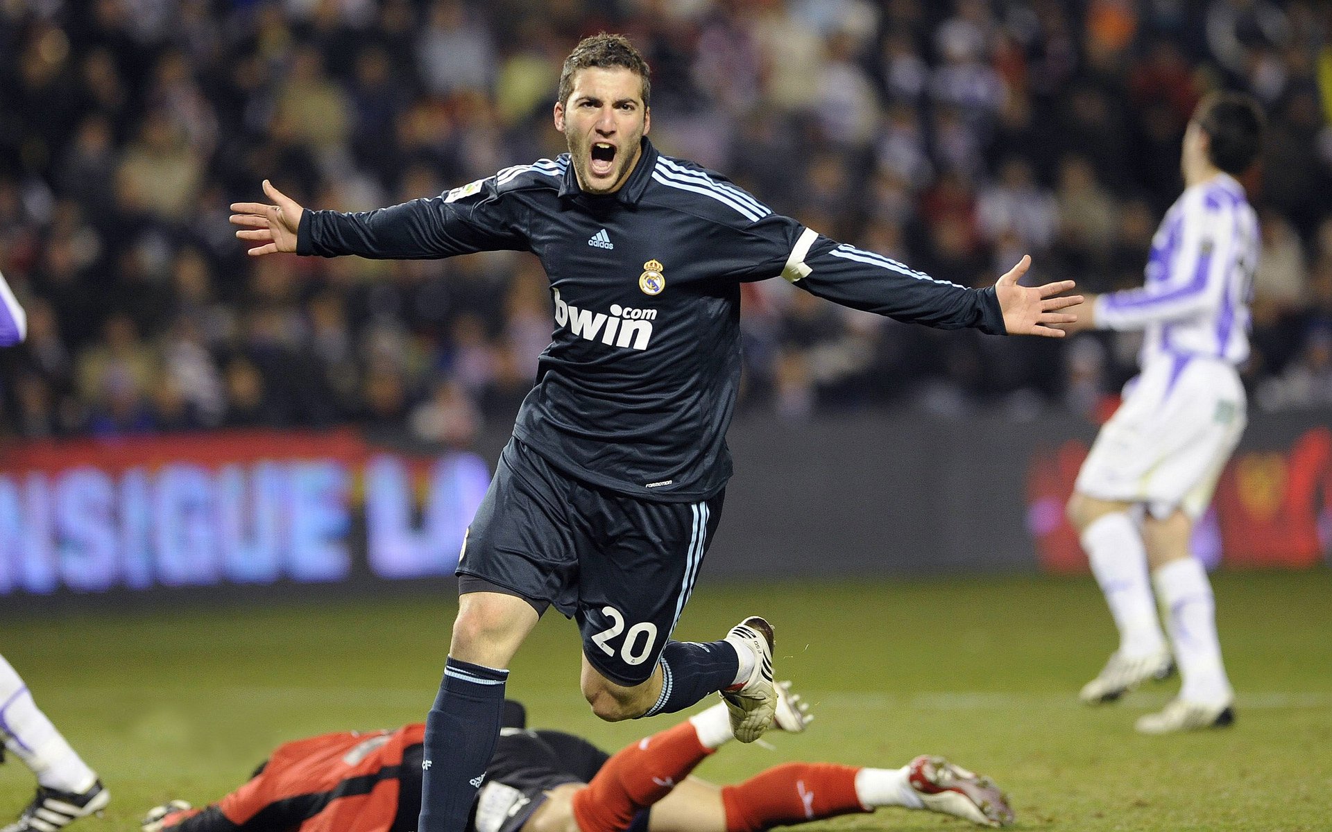 德甲攻防转换：节奏快如闪电！，德甲对抗